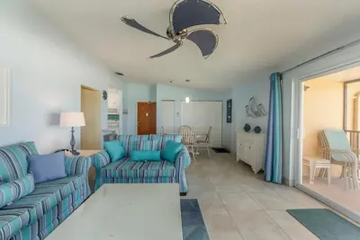 Image de Surf Song 348 Gulf Front Balcony Across from John's Pass Village