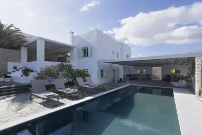 Image de Elegant villa by the sea