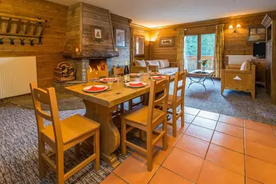 Image de 100m des commerces, remise en forme, piscine, sauna, balcon, télévision, casier à ski, 80m²