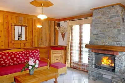 Image de Chalet, à 250m des pistes de ski, terrasse, balcon, cheminée ou poêle à bois, parking, télévision