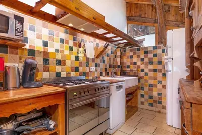 Image de Chalet, remise en forme, sauna, balcon, cheminée ou poêle à bois, parking, télévision, 125m²