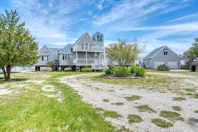 Image de Belle of the Bay - Beautiful Custom Waterfront Home!