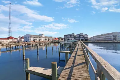 Image de Charlie's Bayside Retreat - Pet friendly, In town!