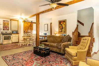 Image de Cozy & Comfortable Carriage House