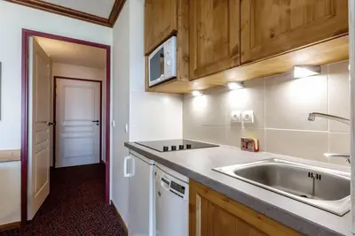 Image de Pied des pistes de ski, 1er étage, vue montagne, balcon, télévision, casier à ski, 41m²