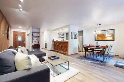 Image de Pet Friendly, Bright, Gas Grill, Near Trails, Quiet Landscaped Location