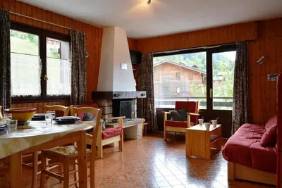Image de 1er étage, balcon, cheminée ou poêle à bois, télévision, casier à ski, 30m², Le Grand Bornand