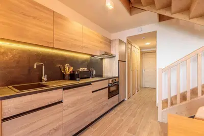 Image de 1er étage, vue panoramique, remise en forme, piscine, sauna, hammam, terrasse, parking, télévision