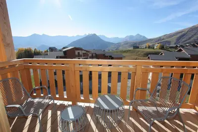 Image de 2ème étage, balcon, parking, télévision, casier à ski, 80m², La Toussuire