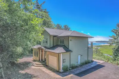 Image de Sweeping Panoramic Views, Spacious Luxury Home, Great for Families, Large Deck,