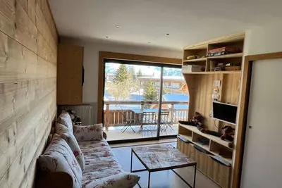 Image de 10m du centre station, 1er étage, balcon, télévision, casier à ski, 35m², Alpe d'Huez