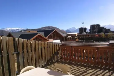 Image de 10m du centre station, 1er étage, balcon, télévision, casier à ski, 29m², Alpe d'Huez