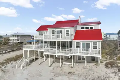 Image de Cape Lafayette: Charming North Cape Beachfront Home- Sleeps 12