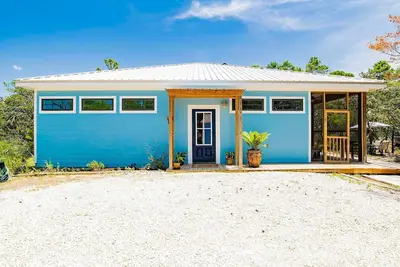 Image de Wow! What a cottage! So close to the gorgeous white sand Fort Morgan beach!