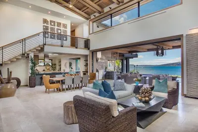 Image de 15% Off Summer Special! Luxury Oceanfront Estate: Ocean House 4bd