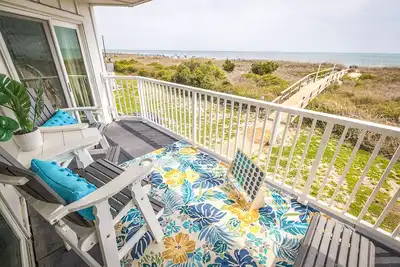 Image de Surf’Inn-Beachfront Condo with Pool