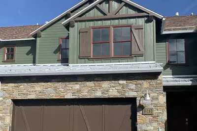 Image de Modern Rustic with 2 Car Garage
