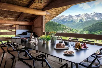 Image de Chalet Happyview - séjour de luxe pour 23, piscine et sauna - Ovo Network