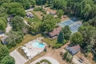 Image de Silver Lake Home with beach access, neighborhood pool and games!