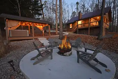 Image de Country Mountain Cabin 2 King Suite Hot Tub