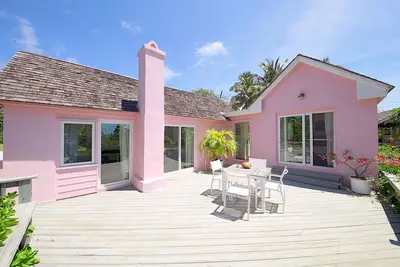 Image de 1br 1ba Garden Cottage on Private Estate w/Pool!