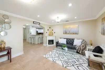 Image de Angle Road - \"A Home Away From Home\"