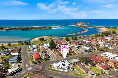 Image de Entire Coastal Residential Family Home. Sleeps 12 - Lake & Beachside Property.
