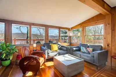 Image de Enjoy the view and easy lake access just steps from the Appalachian Trail
