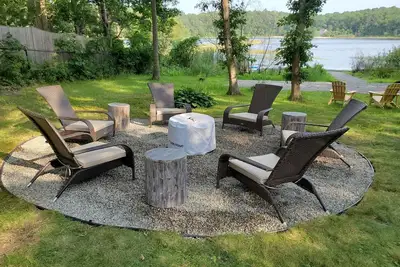 Image de Relaxing Pond Front Home
