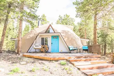 Image de Home Sweet Dome! | Hot Tub | Casinos Skiing Hiking