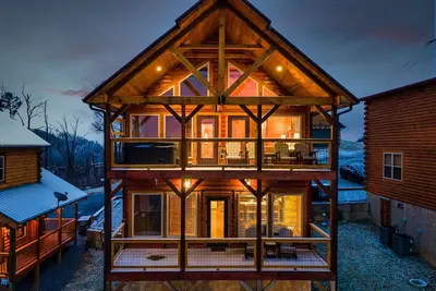 Image de Near Dollywood! Beautiful Views, Private Hot Tub & Resort Indoor Heated Pool!