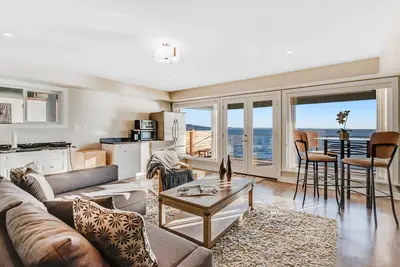 Image de 10 Mile Point Surfside Suite