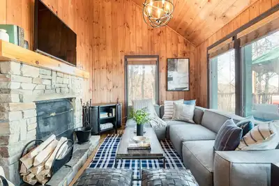 Image de Fontana by AvantStay | Gorgeous Mountain Cabin w/ Views, Hot Tub & Game Room!
