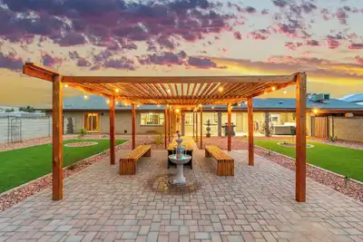 Image de Private Hot Tub & Huge Yard: Phoenix Family Home