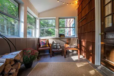 Image de Catskills Cabin: Winter Escape with Hot Tub