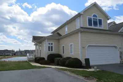 Image de 10 Crane Avenue - Lovely townhome on a pond in Plantation East