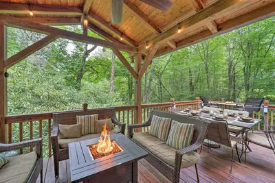 Image de Peaceful 'Rocky Creek Cabin' w/ Hot Tub & Views!