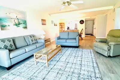 Image de Ocean view 2 bedroom, 2 bath flat.