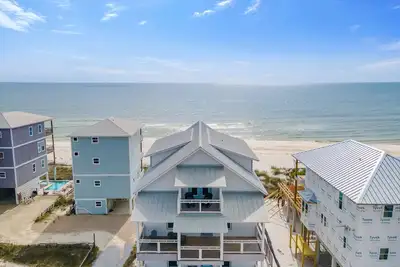 Image de San Dawg: 5 Br Home - Amazing pool, Beachfront, Sleeps 14, Pet Friendly