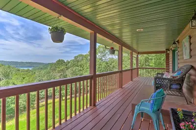 Image de Beaver Lake Home w/ Game Room, Boat Slip & Views!