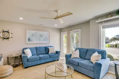 Image de Emerald Isle Condo w/ Indoor Pool & Beach Access!
