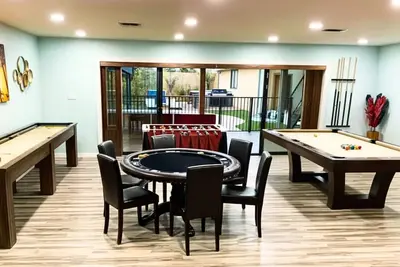 Image de Big Compound | Pool + Hot Tub| Game Room|Sleeps 16