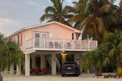 Image de Quaint Glamping Cottage on Private Island, Sandy Beach with Freshwater Pool!