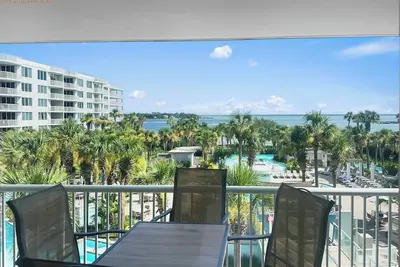 Image de DestinWest 1Bd Overlooking Lazy River Free Beach Service!