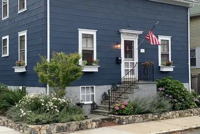 Image de Historic Newport two blocks from the water and. 3 to downtown.