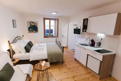 Image de A peaceful haven in a medieval seaside town