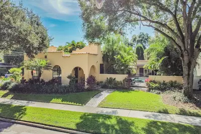 Image de Tropical pool home in South Tampa