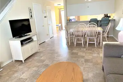 Image de Home Away from Home - Walking distance to the beach! - Snowbirds Welcome!