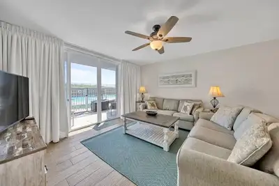 Image de Oceanfront Poolside Condo-Ground floor-Private Patio-Ip107-55 steps to the Beach