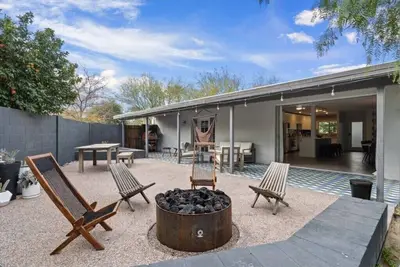 Image de Mid-Century Stunner // Large Yard and Patio for Indoor/Outdoor Living